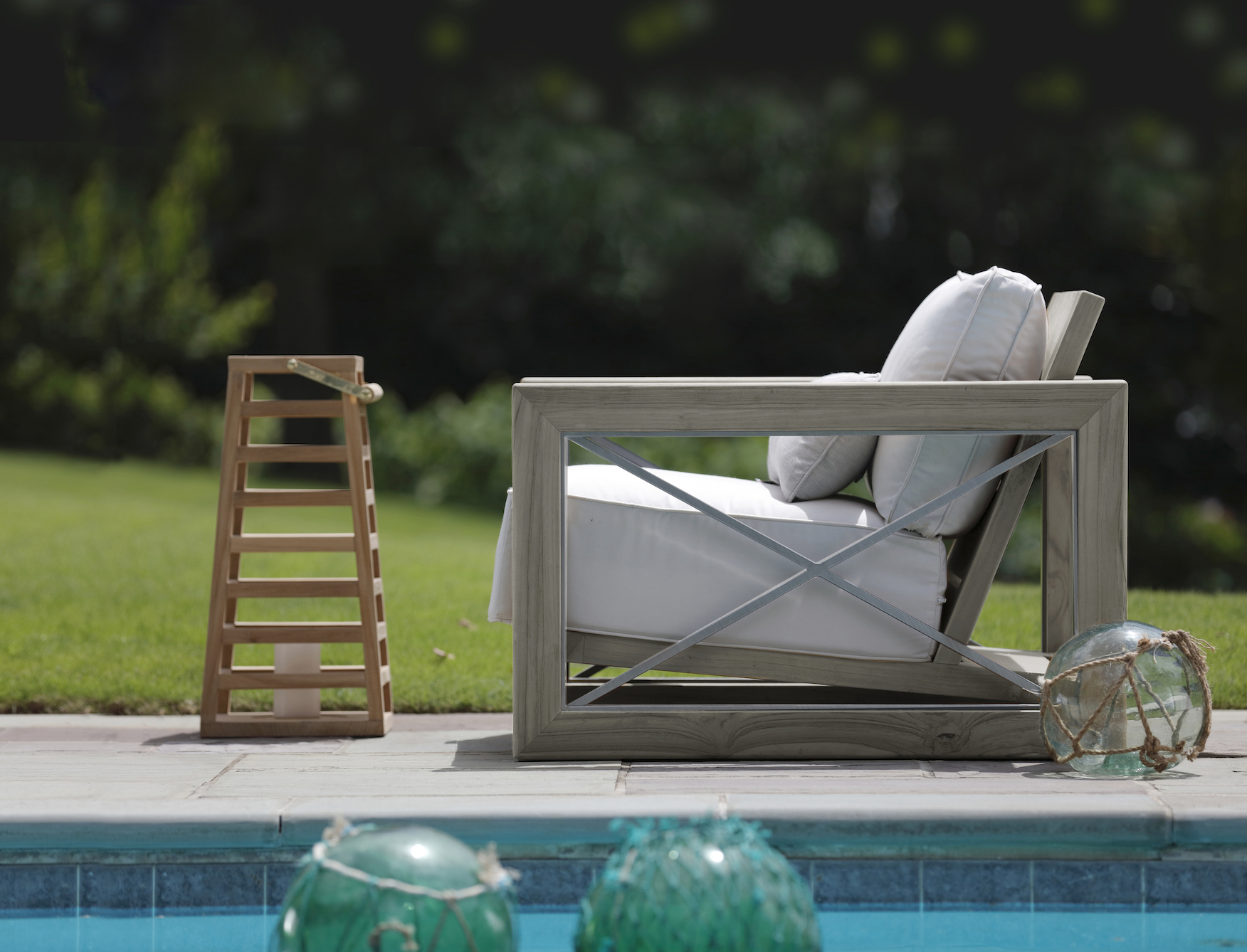 Luxurious Outdoor Living Furniture & Sets